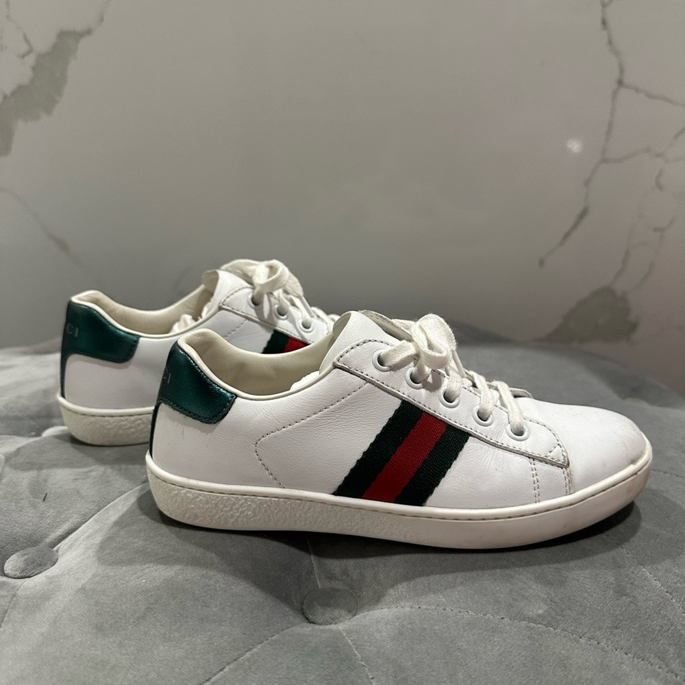 Kids classic Gucci sneakers size 32